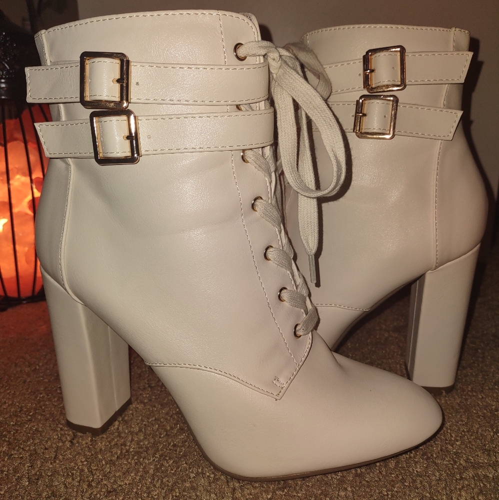 Shoe Dazzle Booties, Kaiya, size 7.5, Bone Pu.